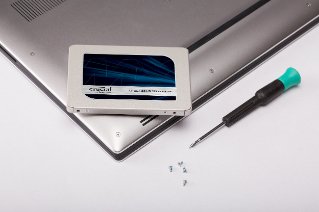 Crucial MX500 1TB 3D NAND SATA 2.5 Inch Internal SSD, up - Image 3