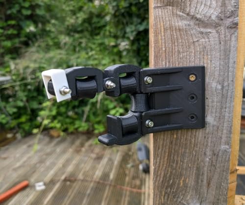 Garden Hose Corner Guide with Hinged Opening, Wall Mount - Image 3