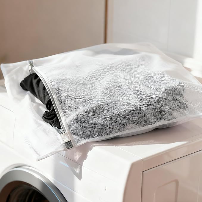 3 Pcs Premium Fine Mesh Laundry Bags, 3 Medium 12 x 16 Inches Durable Laundry Wash Bags with Sturdy Zipper for Delicates, Laundry Bag for Delicates, Garment Bag for Washing Machine (3 Medium)
