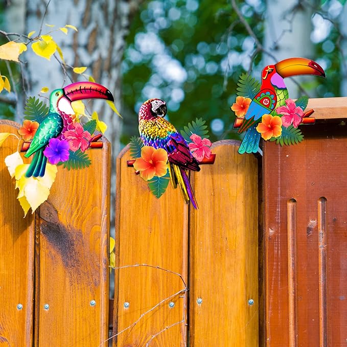 Meduofon 3 Pack Metal Birds Wall Art Decor, Beautiful Parrot Toucan Outdoor Wall Decor for Patio Wall Fence Deck Garden Home Balcony Tropical Bird Macaw Wall Sculpture Hanging for Indoor Outdoor